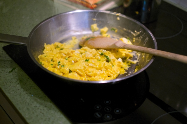 フライパンで作る炒り卵