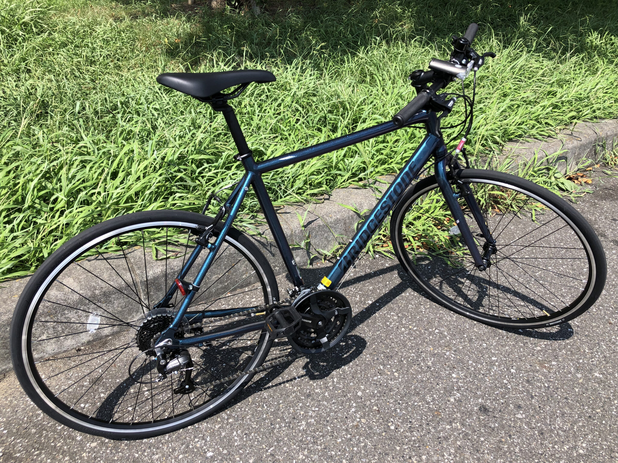 ブリヂストン XB1 の車体を横から見たところ