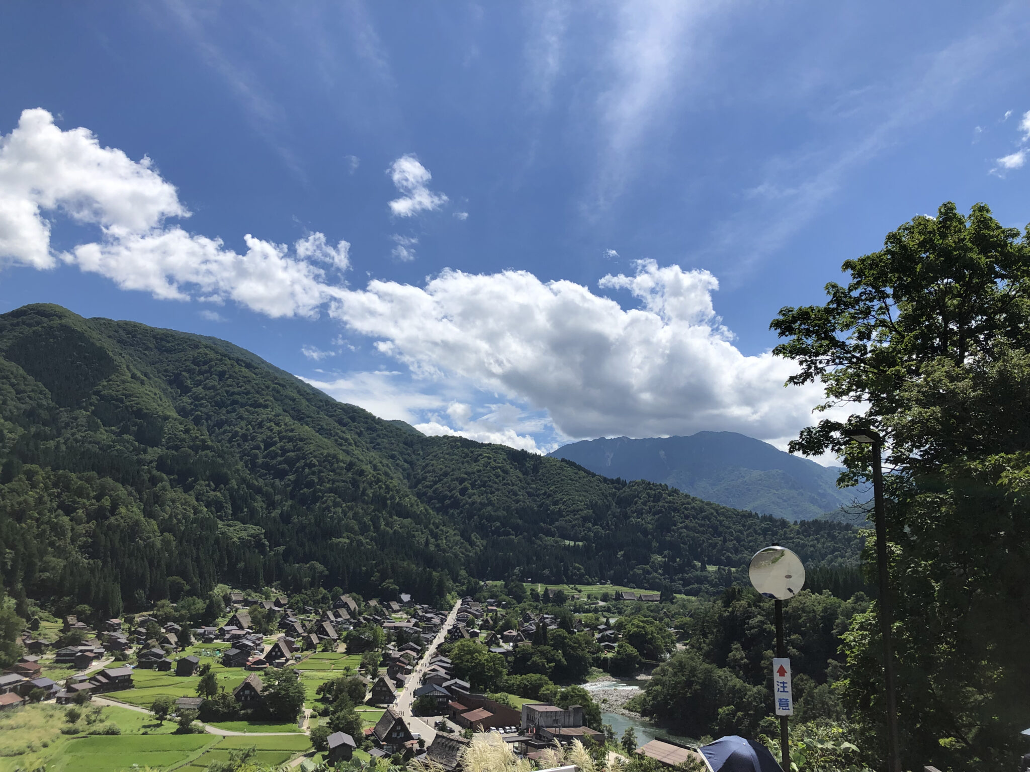 飛騨高山の山あいの風景