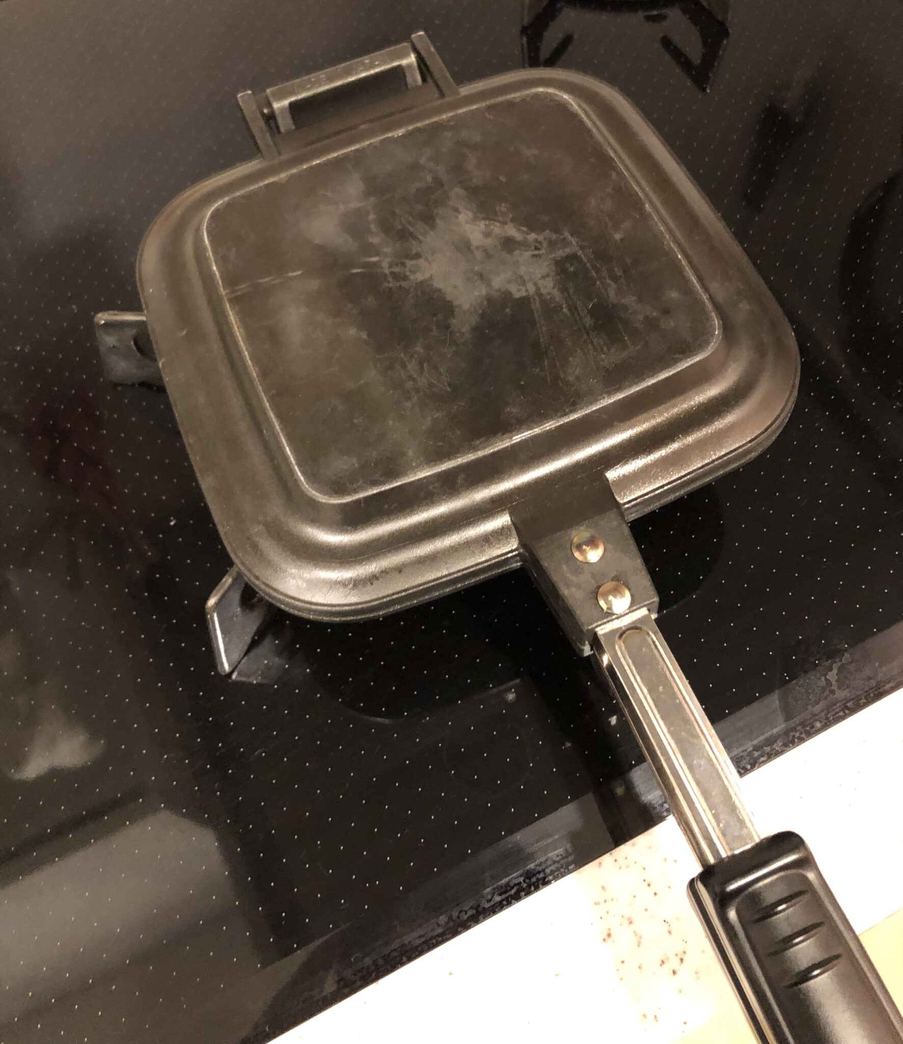 焼き印つきのホットサンドメーカー本体