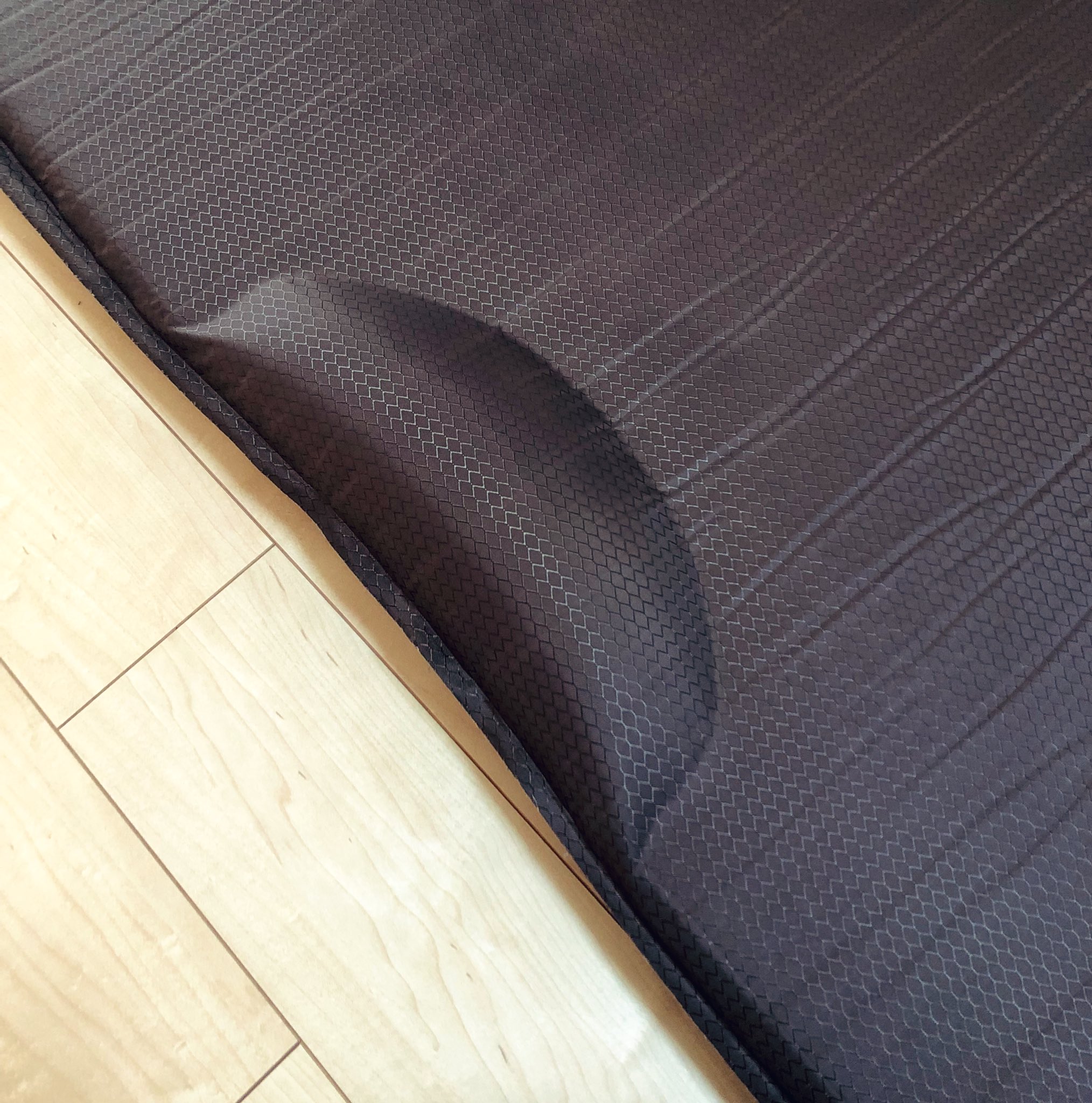 表地が剥がれてきたキャンプマット