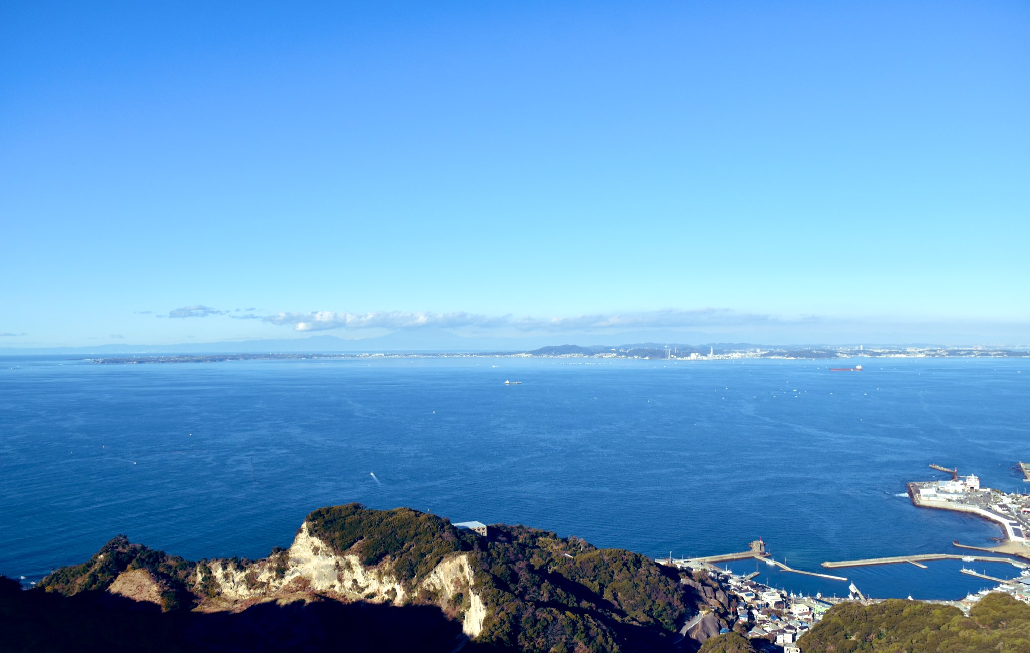海が見える高台のキャンプ場からの眺め