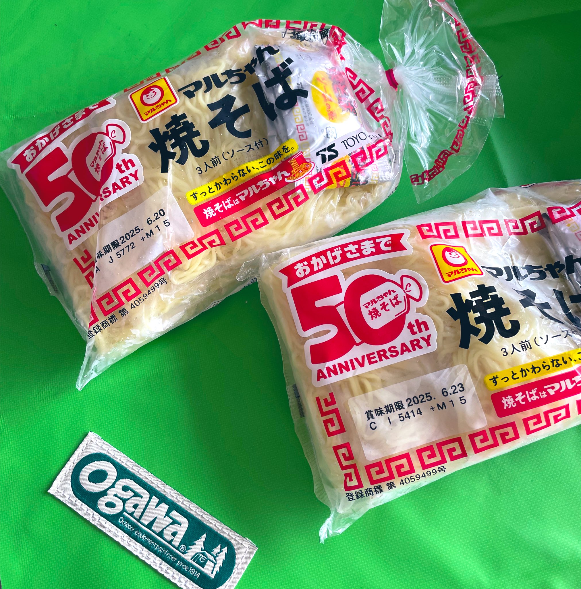 家族4人で食べる自宅の焼きそば