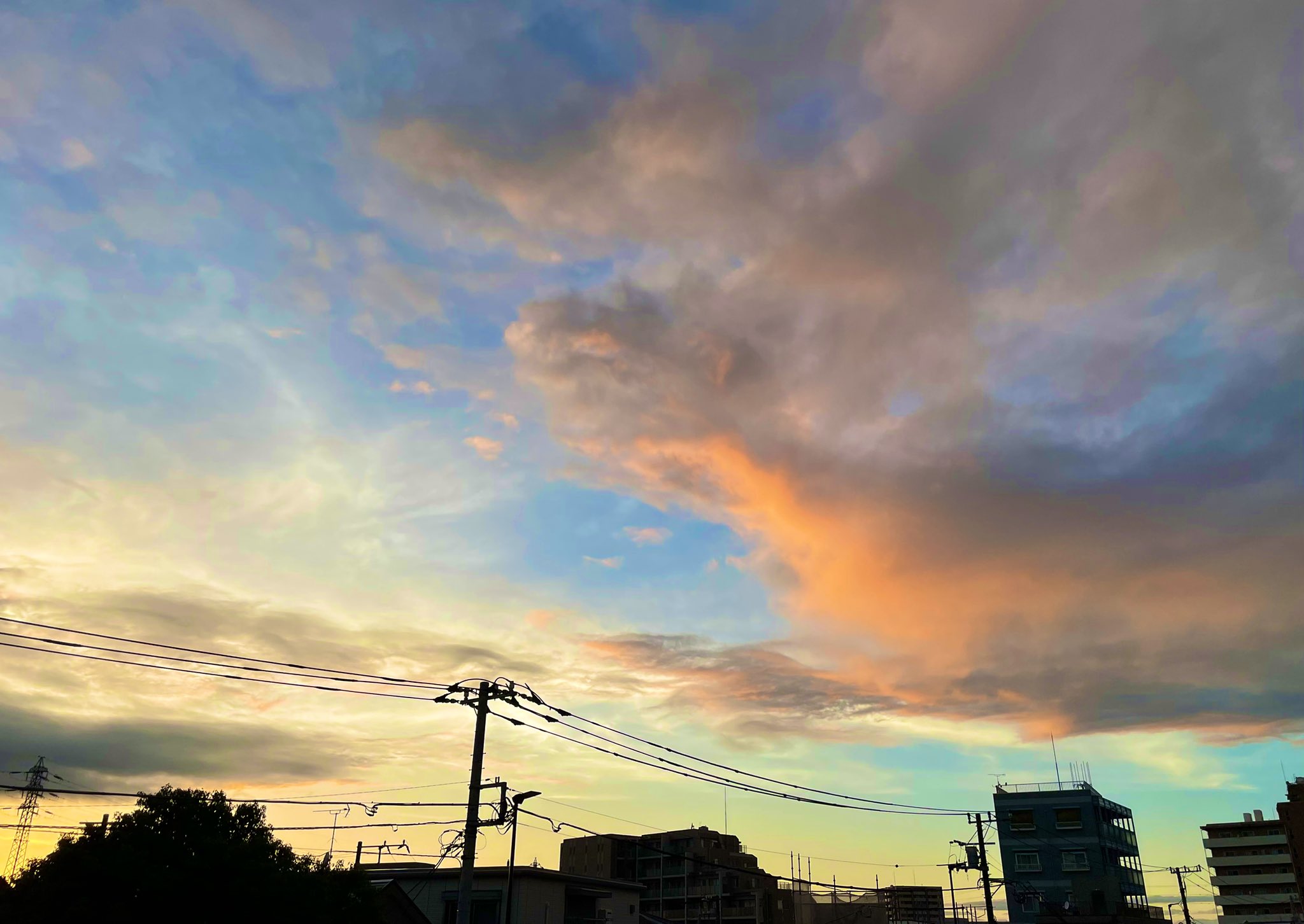 嵐が去った後の夕焼け空
